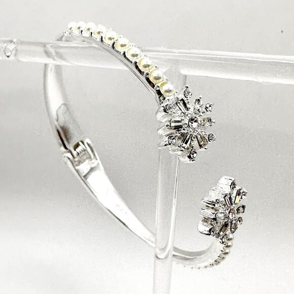 Anne Klein Hinge Bracelet Silver tone Snowflake Holiday CZ  Festive Jewelry - Picture 5 of 9